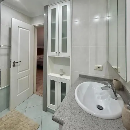Very Spacious 2 Bed In Castle Harbour C203 * ロスクリスティアーノス